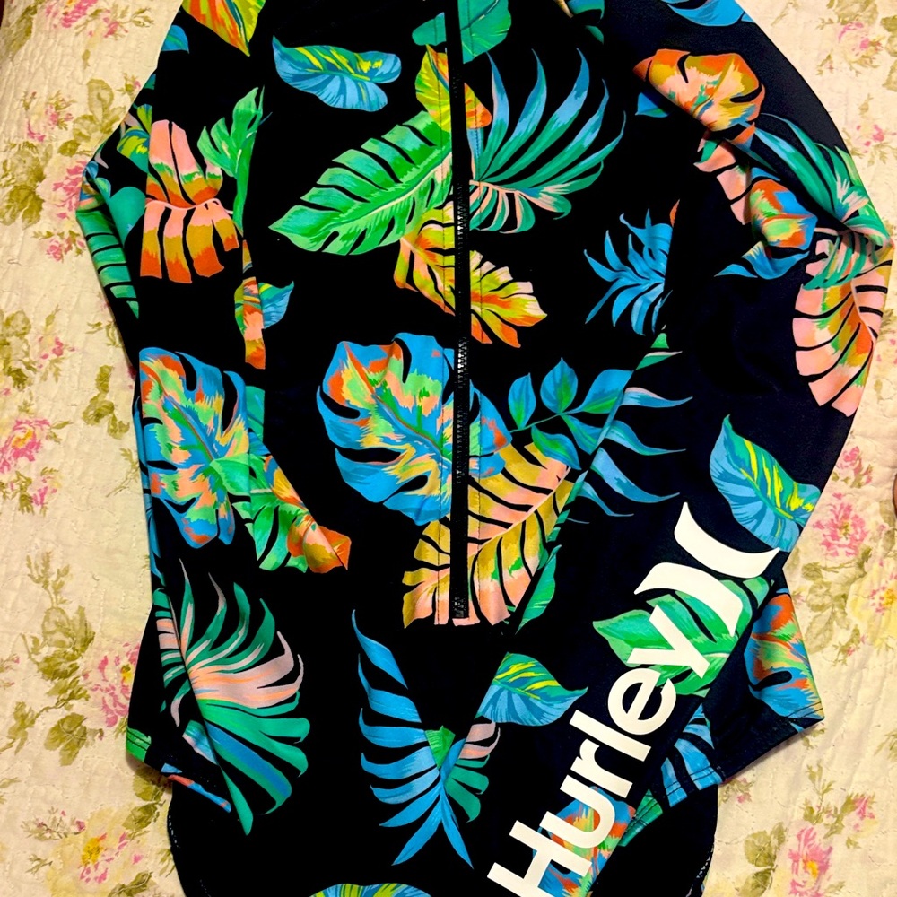 Hurley long sleeve bathing suit never worn